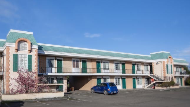 Exterior and parking area at Sequim West Inn